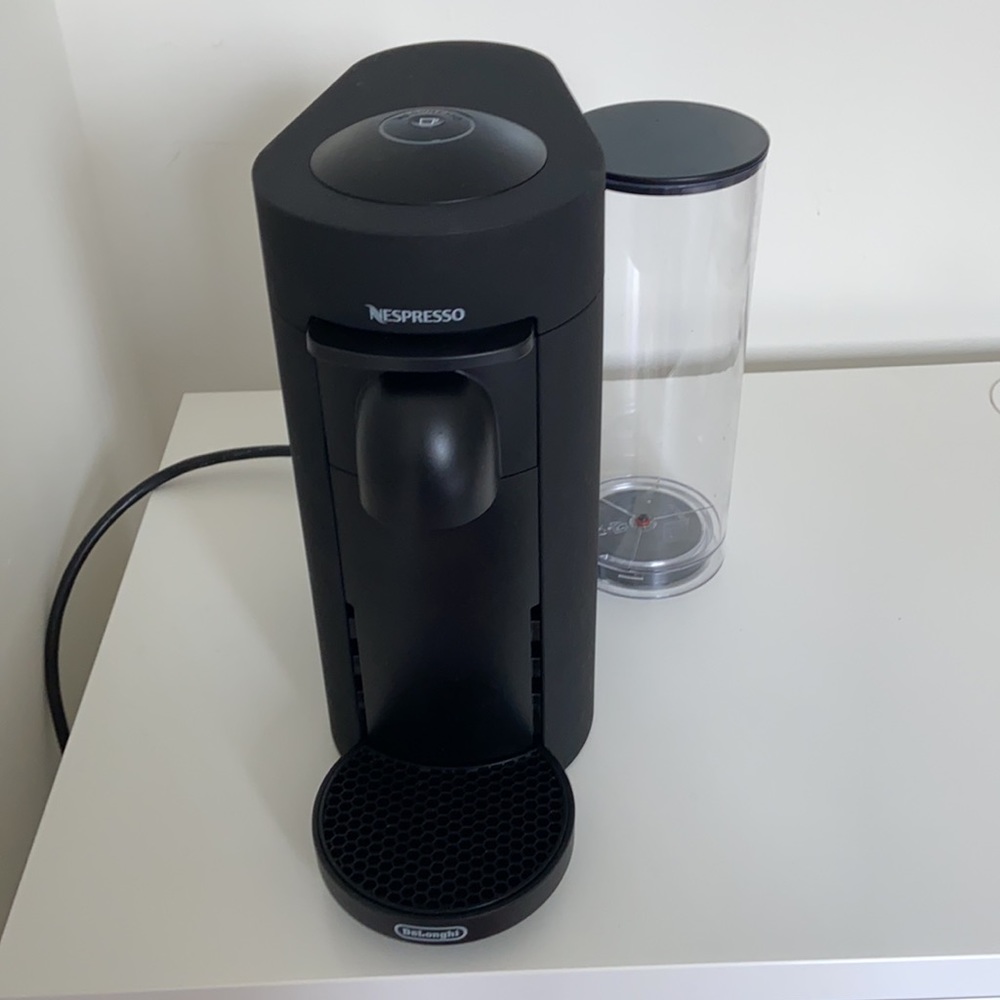 NESPRESSO by DELONGHI Vertuo coffee machine - Picture 2 of 10